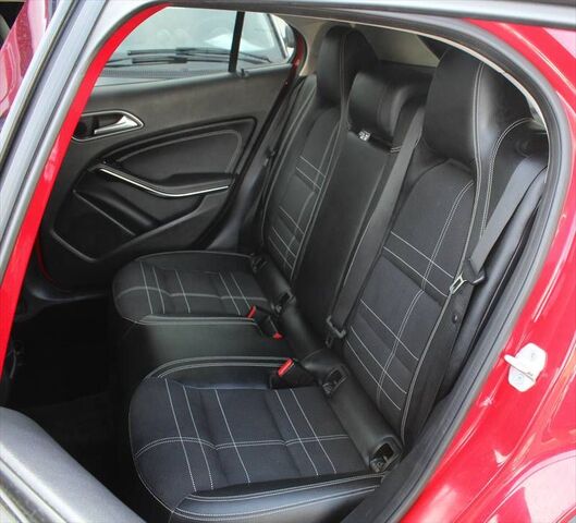MERCEDES-BENZ GLA 220 CDI Urban Night-Paket Bi-Xenon AMG-Alu18 Ansicht 5 für Fahrzeugdetailseite