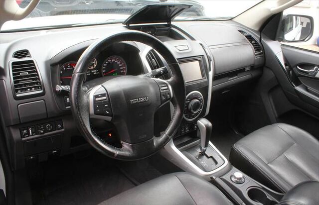 ISUZU D-Max 1,9 TD Double Cab 4WD Hardtop AHK Ansicht 9 für Fahrzeugdetailseite