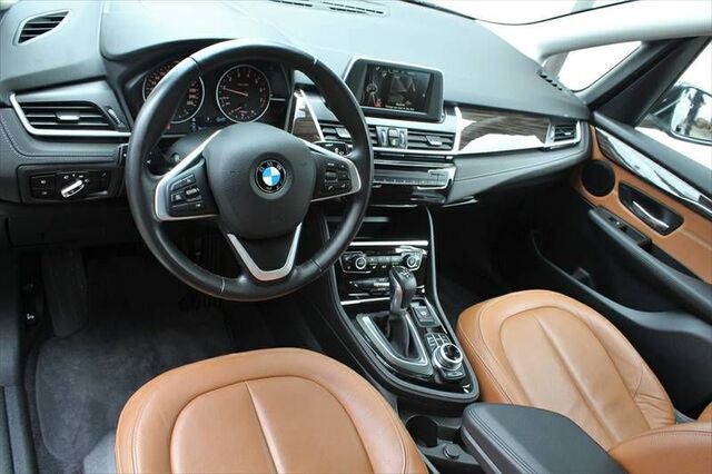 BMW 225 Active Tourer 225 i Active Tourer xDrive Luxury Navi Leder LED Ansicht 6 für Fahrzeugdetailseite