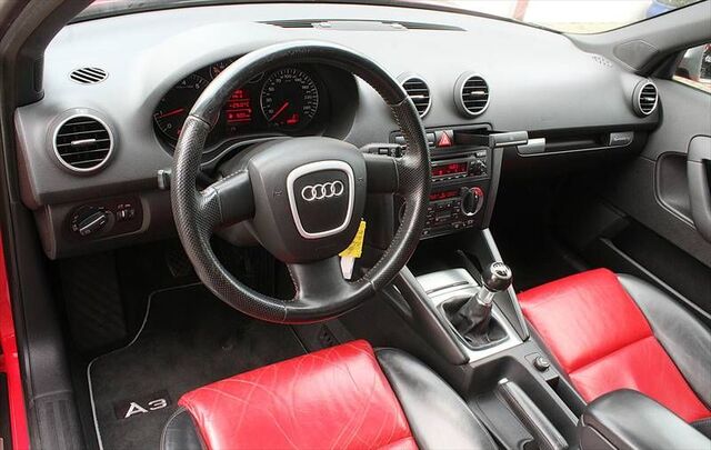 AUDI A3 Sportback Quattro exclusive line Open-Sky Ansicht 6 für Fahrzeugdetailseite