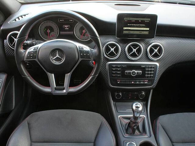MERCEDES-BENZ A 180 AMG Sport-Line 1.Hd. Bi-Xenon Alu 18 Ansicht 3 für Fahrzeugdetailseite