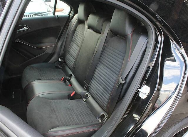 MERCEDES-BENZ A 180 AMG Sport-Line 1.Hd. Bi-Xenon Alu 18 Ansicht 5 für Fahrzeugdetailseite