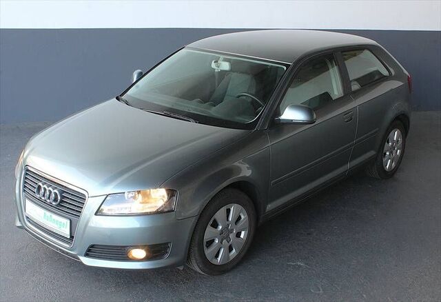 AUDI A3 1,6 TDI Klimaautomatik Tempomat PDC Alu