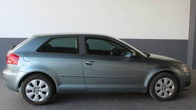 AUDI A3 1,6 TDI Klimaautomatik Tempomat PDC Alu Ansicht 11 für Fahrzeugdetailseite