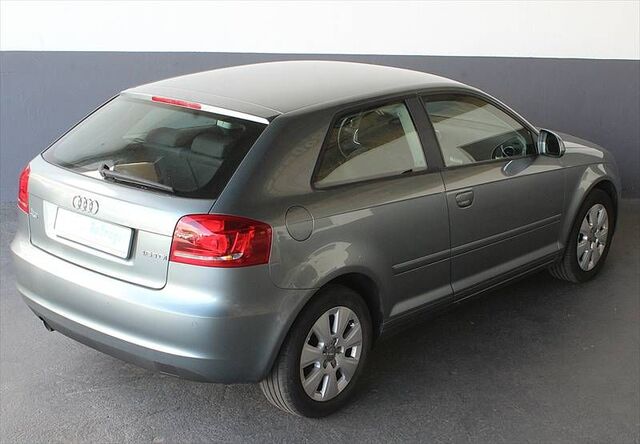AUDI A3 1,6 TDI Klimaautomatik Tempomat PDC Alu Ansicht 2 für Fahrzeugdetailseite