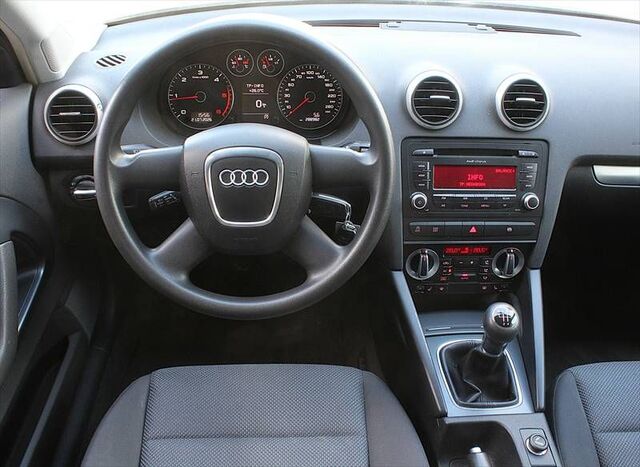 AUDI A3 1,6 TDI Klimaautomatik Tempomat PDC Alu Ansicht 3 für Fahrzeugdetailseite