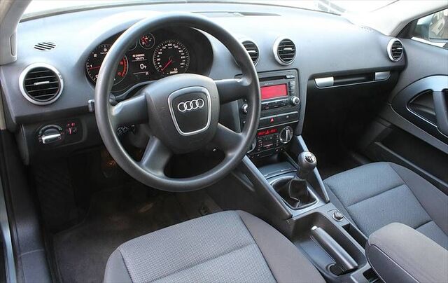 AUDI A3 1,6 TDI Klimaautomatik Tempomat PDC Alu Ansicht 6 für Fahrzeugdetailseite