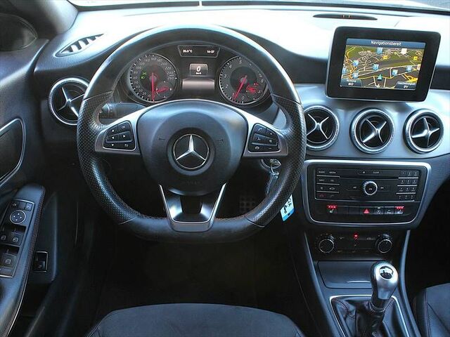 MERCEDES-BENZ CLA 180 Street Style - AMG Line, Navi Alu 18" Ansicht 3 für Fahrzeugdetailseite