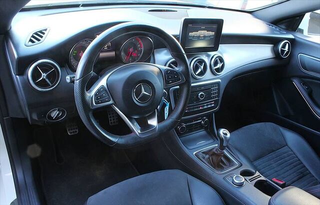MERCEDES-BENZ CLA 180 Street Style - AMG Line, Navi Alu 18" Ansicht 6 für Fahrzeugdetailseite