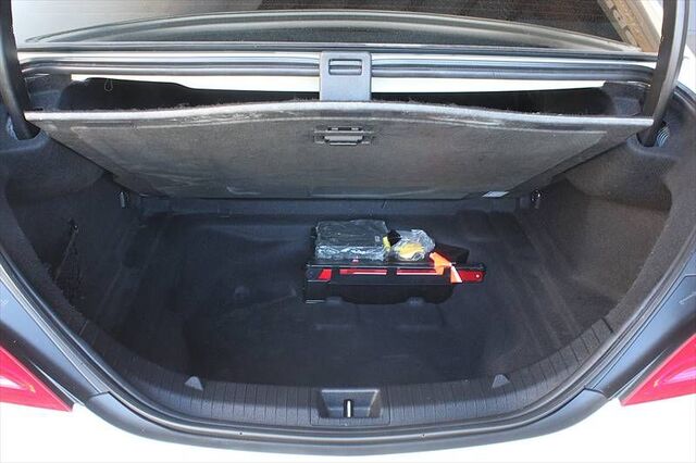 MERCEDES-BENZ CLA 180 Street Style - AMG Line, Navi Alu 18" Ansicht 9 für Fahrzeugdetailseite