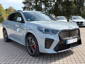 BMW iX2 eDrive20 M SPORT /AHK/HarmKard/HeadUp/Leder