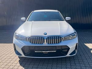 BMW 330 i xDrive Touring M SPORT / Kamera/HiFi/M-Rad