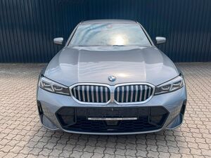BMW 330 i xDrive Touring M SPORT / Kamera/HiFi/M-Rad