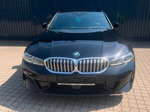 BMW 318 i Touring M SPORT Facelift /AHK/360°/HeadUp