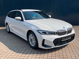 BMW 318 i Touring M SPORT /AHK/HeadUp/Memory/HiFi
