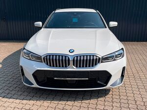 BMW 318 i Touring M SPORT /AHK/HeadUp/Memory/HiFi