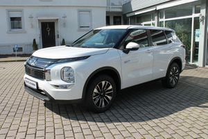 MITSUBISHI Plug-in Hybrid Outlander 2.4 PHEV Plus S-AWC