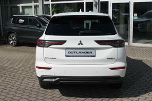MITSUBISHI Plug-in Hybrid Outlander 2.4 PHEV Plus S-AWC