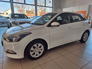 HYUNDAI i20 blue Trend
