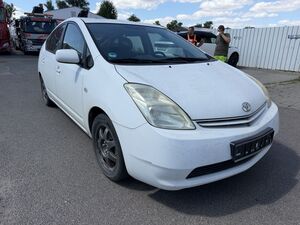 TOYOTA Prius Basis