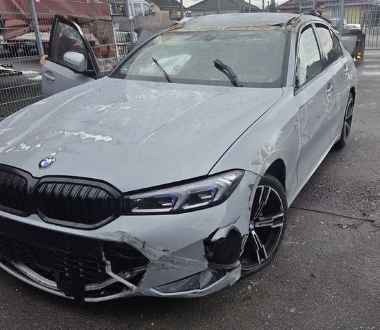 BMW 320 i M Sport Motor läuft