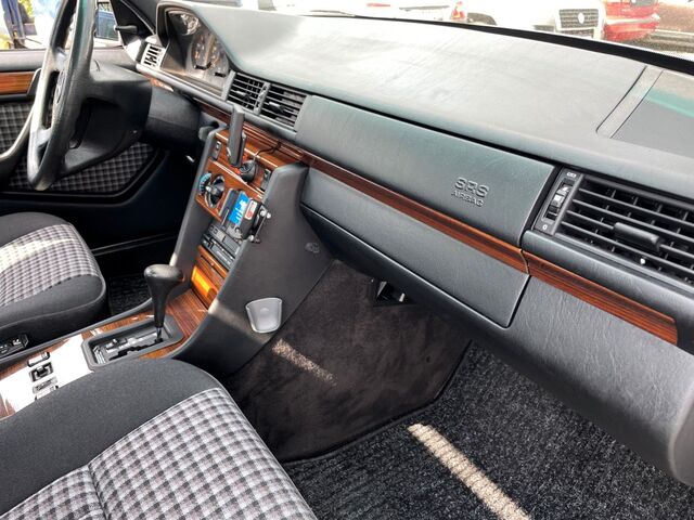 MERCEDES-BENZ 230