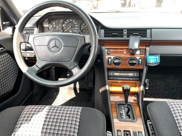 MERCEDES-BENZ 230