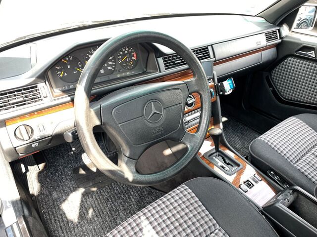 MERCEDES-BENZ 230