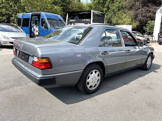 MERCEDES-BENZ 230