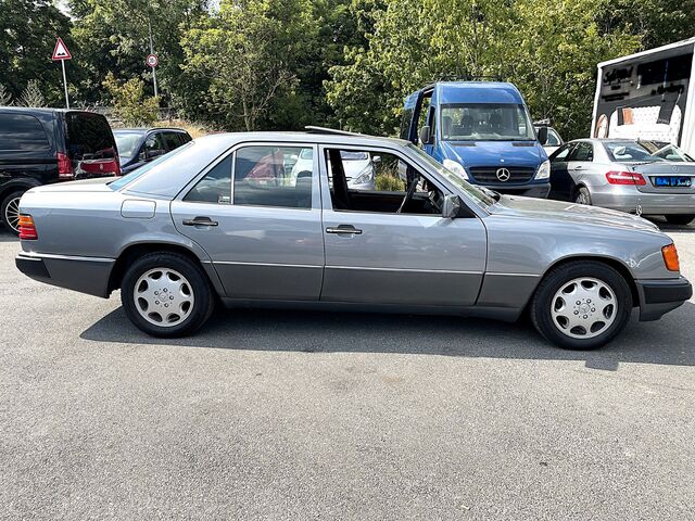 MERCEDES-BENZ 230