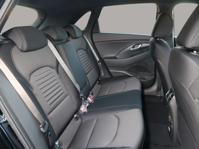 HYUNDAI i30 Advantage, Plus-Paket, MJ25 Ansicht 11 für Fahrzeugdetailseite