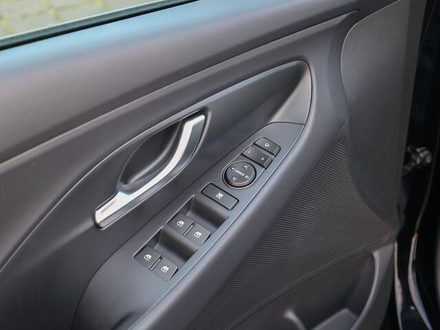 HYUNDAI i30 Advantage, Plus-Paket, MJ25 Ansicht 14 für Fahrzeugdetailseite