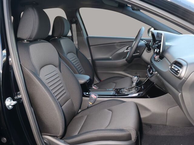 HYUNDAI i30 Advantage, Plus-Paket, MJ25 Ansicht 9 für Fahrzeugdetailseite