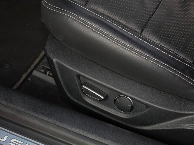 FORD Mustang Premium-Paket 2 Ansicht 8 für Fahrzeugdetailseite