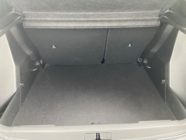 PEUGEOT 2008 PureTech 130 Allure Ansicht 16 für Fahrzeugdetailseite