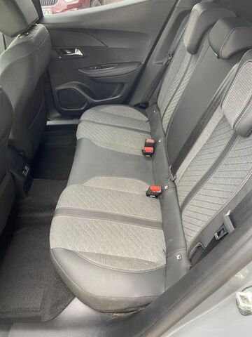 PEUGEOT 2008 PureTech 130 Allure Ansicht 17 für Fahrzeugdetailseite