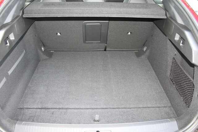 PEUGEOT 408 PureTech 130 EAT8 Allure Pack Ansicht 5 für Fahrzeugdetailseite