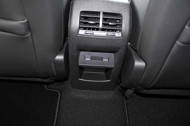PEUGEOT 408 PureTech 130 EAT8 Allure Pack Ansicht 7 für Fahrzeugdetailseite