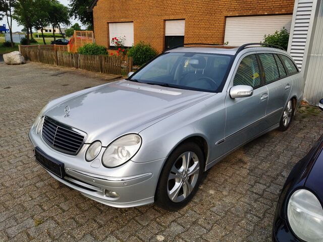 MERCEDES-BENZ E 320