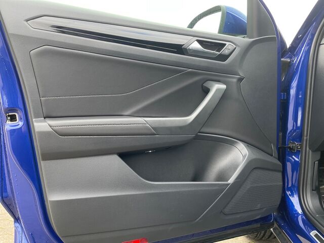 VW T-Roc 1.5 TSI DSG R-LINE+AHK+NAVI+ACC+SHZ Ansicht 14 für Fahrzeugdetailseite