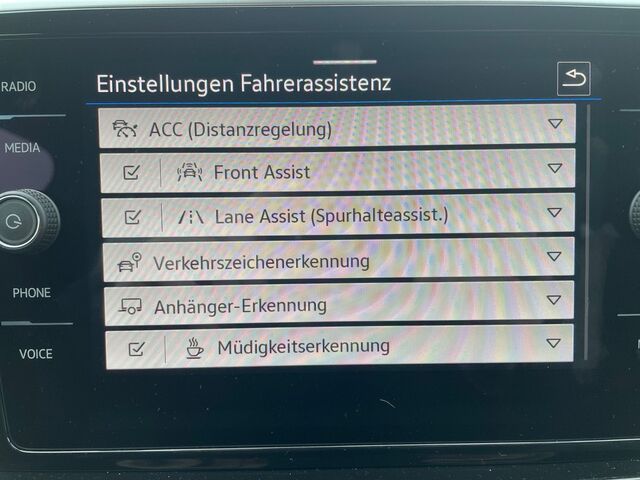 VW T-Roc 1.5 TSI DSG R-LINE+AHK+NAVI+ACC+SHZ Ansicht 22 für Fahrzeugdetailseite