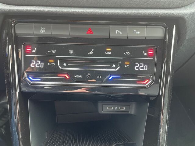 VW T-Roc 1.5 TSI DSG R-LINE+AHK+NAVI+ACC+SHZ Ansicht 24 für Fahrzeugdetailseite