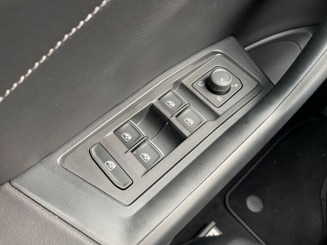 VW T-Roc 1.5 TSI DSG R-LINE+AHK+NAVI+ACC+SHZ Ansicht 26 für Fahrzeugdetailseite