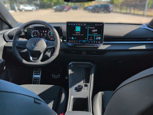 VW T-Roc 1.5 eTSI R-Line+AHK+RFK+BLACKSTYLE+EASYOPE Ansicht 12 für Fahrzeugdetailseite