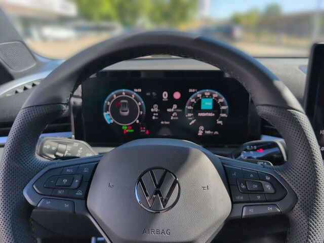 VW T-Roc 1.5 eTSI R-Line+AHK+RFK+BLACKSTYLE+EASYOPE Ansicht 13 für Fahrzeugdetailseite