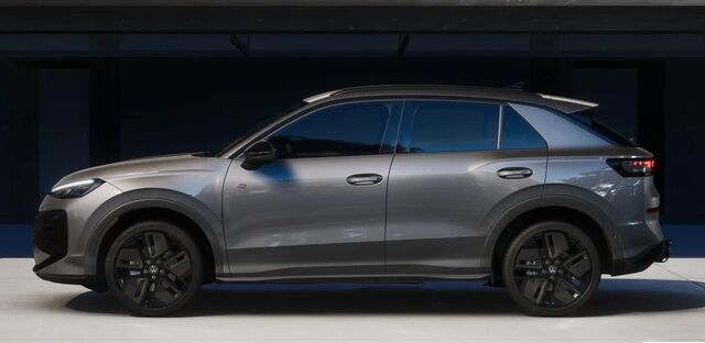 VW T-Roc 1.5 eTSI R-Line+AHK+RFK+BLACKSTYLE+EASYOPE Ansicht 2 für Fahrzeugdetailseite