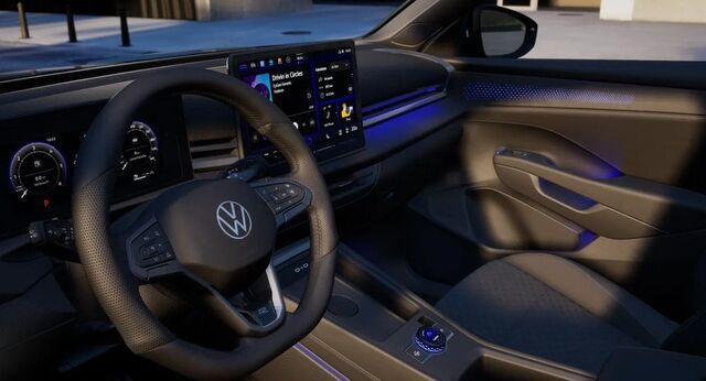 VW T-Roc 1.5 eTSI R-Line+AHK+RFK+BLACKSTYLE+EASYOPE Ansicht 6 für Fahrzeugdetailseite