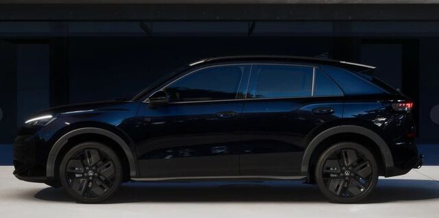 VW T-Roc 1.5 eTSI R-Line+AHK+RFK+BLACKSTYLE+EASYOPE Ansicht 2 für Fahrzeugdetailseite