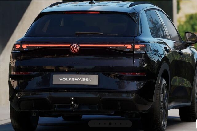 VW T-Roc 1.5 eTSI R-Line+AHK+RFK+BLACKSTYLE+EASYOPE Ansicht 4 für Fahrzeugdetailseite