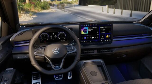 VW T-Roc 1.5 eTSI R-Line+AHK+RFK+BLACKSTYLE+EASYOPE Ansicht 7 für Fahrzeugdetailseite